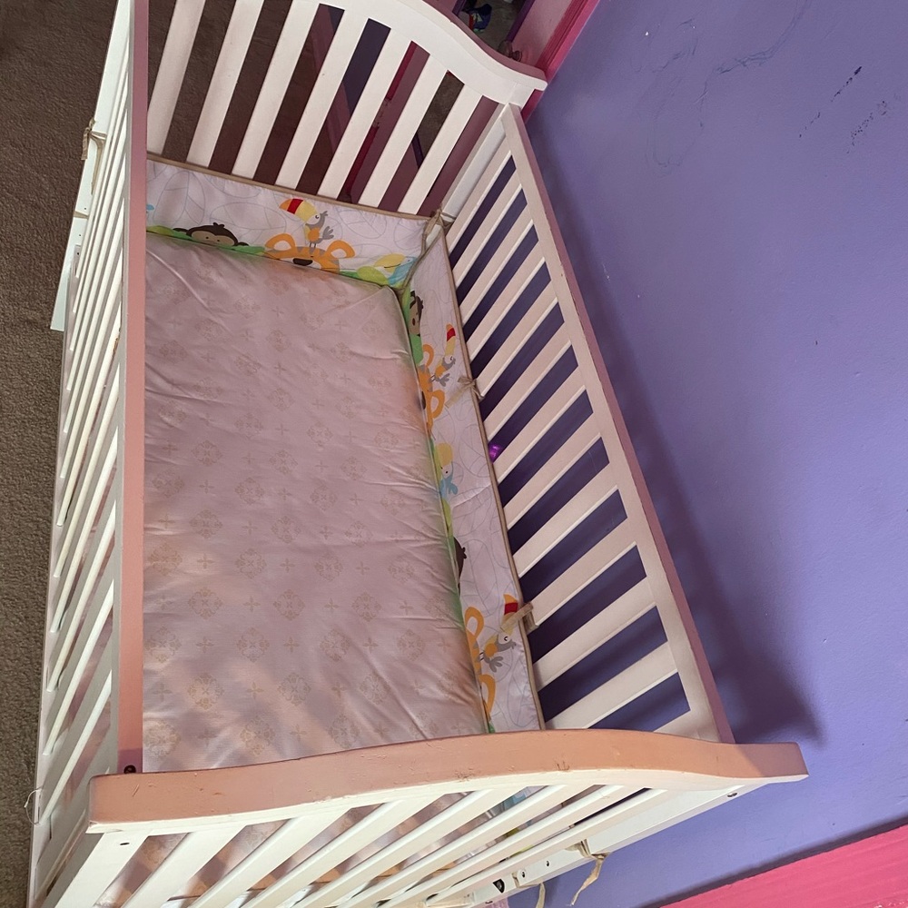Crib - Picture 5 of 7